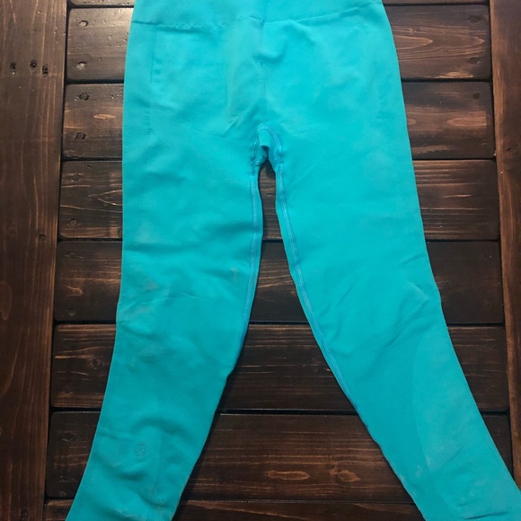 Lululemon high compression crops - Picture 2 of 5